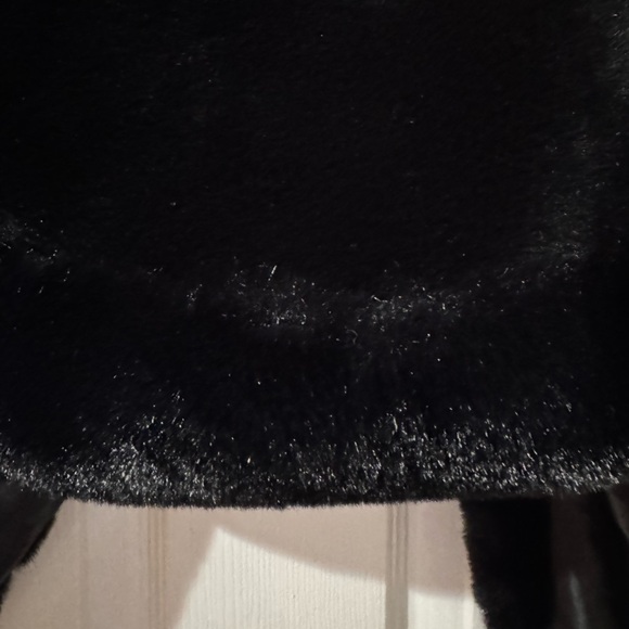 Black Faux Fur Shrug. Holiday/Party/Winter. Never worn. Precise craftsmanship. - Picture 6 of 6